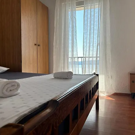 アパート Grebenar